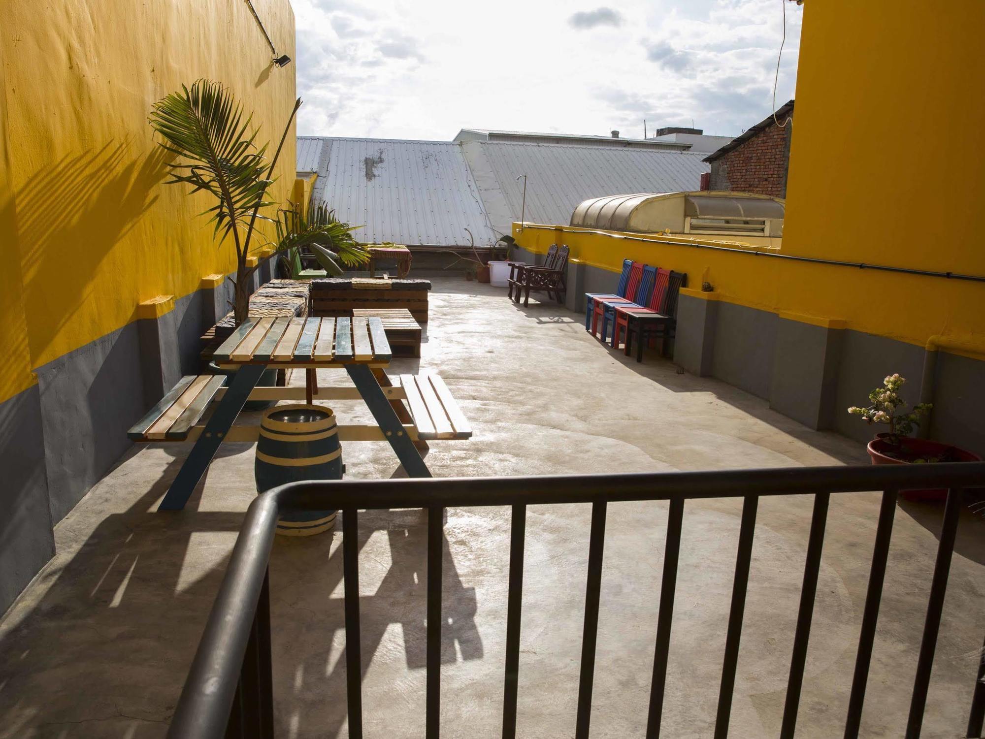 Rainbow Wave Surfing Hostel Hengchun Exterior photo